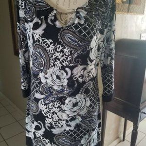 White House Black Market Tunic / Top Size 8 B/W EUC Fashionable and Classy